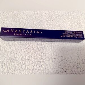 Anastasia Beverly Hills Triangular brow definer pencil. Soft brown.